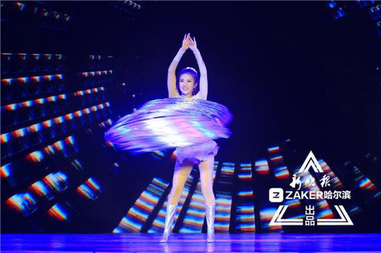 小腰精再創(chuàng)奇跡 四刷吉尼斯世界紀(jì)錄，305個呼啦圈同時轉(zhuǎn)動震撼世界